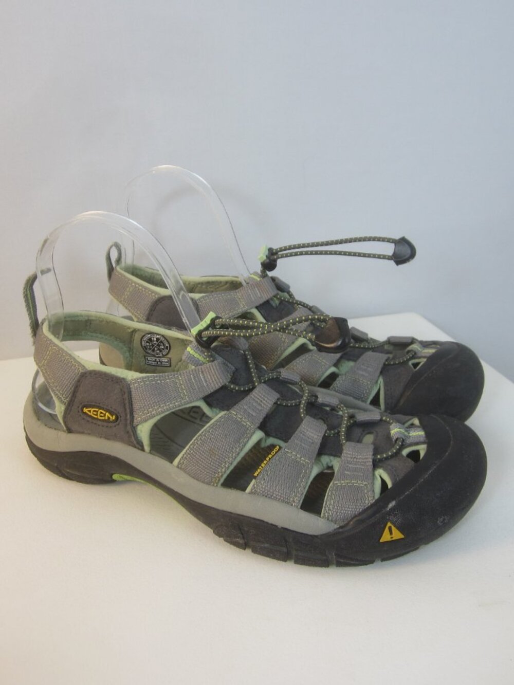 KEEN Women 10 Green Newport H2 Closed Toe Sandals EU 40.5 Hiking Walking